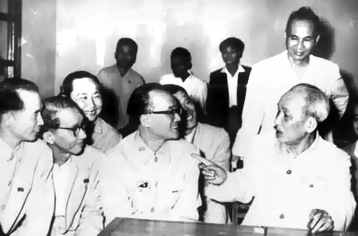 Chủ tịch Hồ Chí Minh và chính sách trọng người tài, trọng văn nghệ sỹ